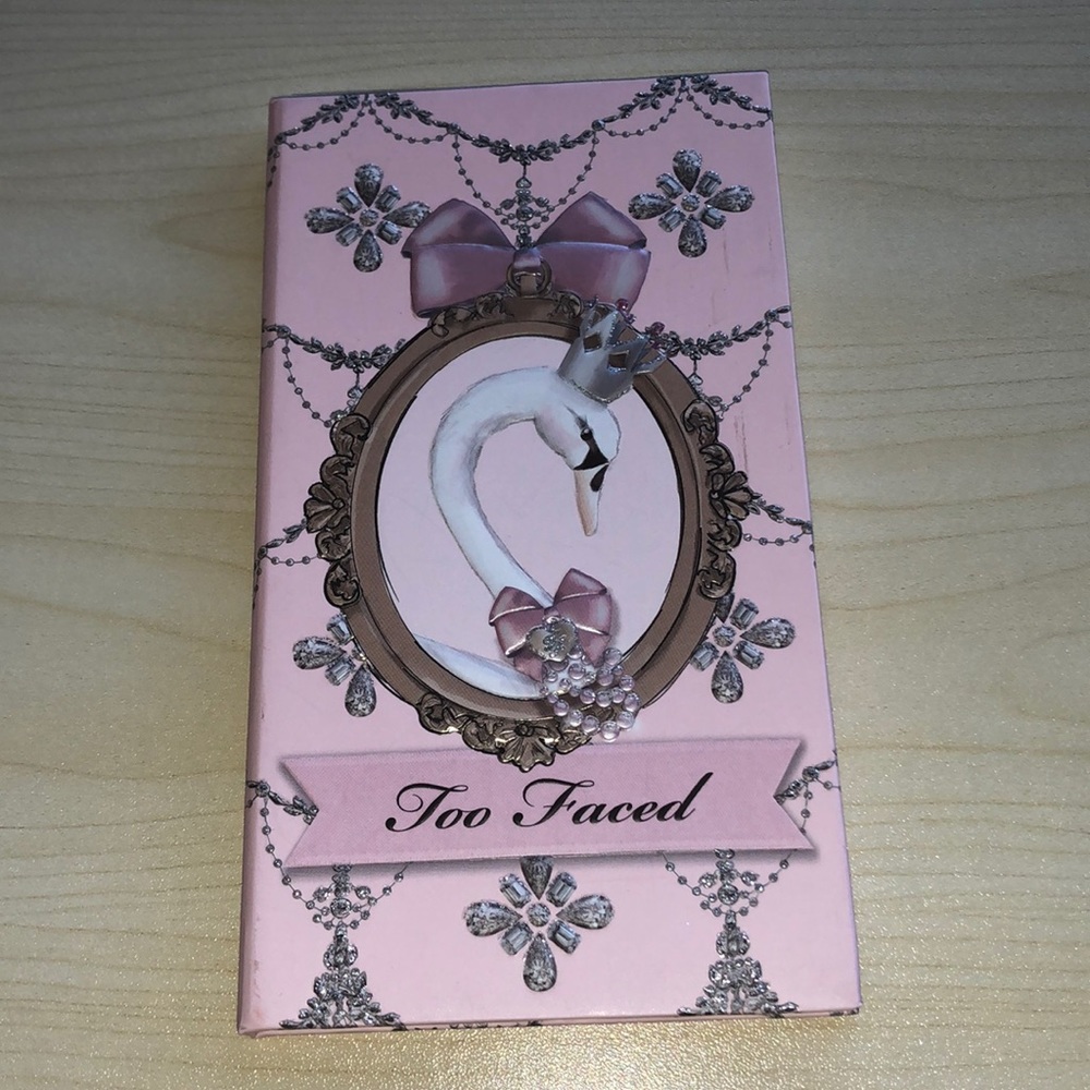 NWOT Too Faced Eye Shadow Pallet